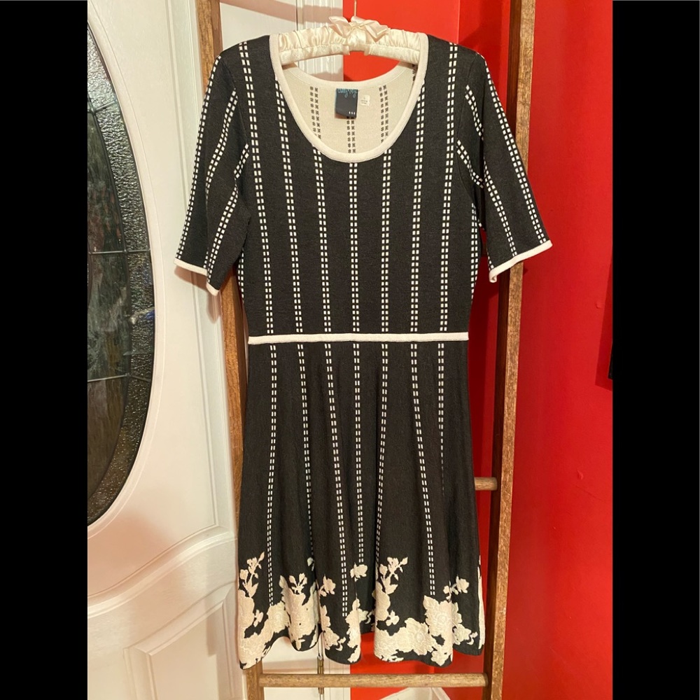 Gabby Skye dress size L